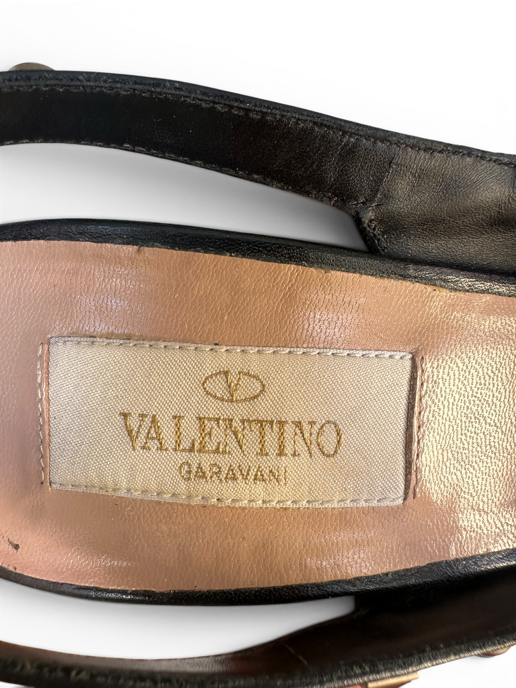 Valentino Garavani Rolling Rockstud 10cm Pumps Size 38.5 - AUTHENTIC